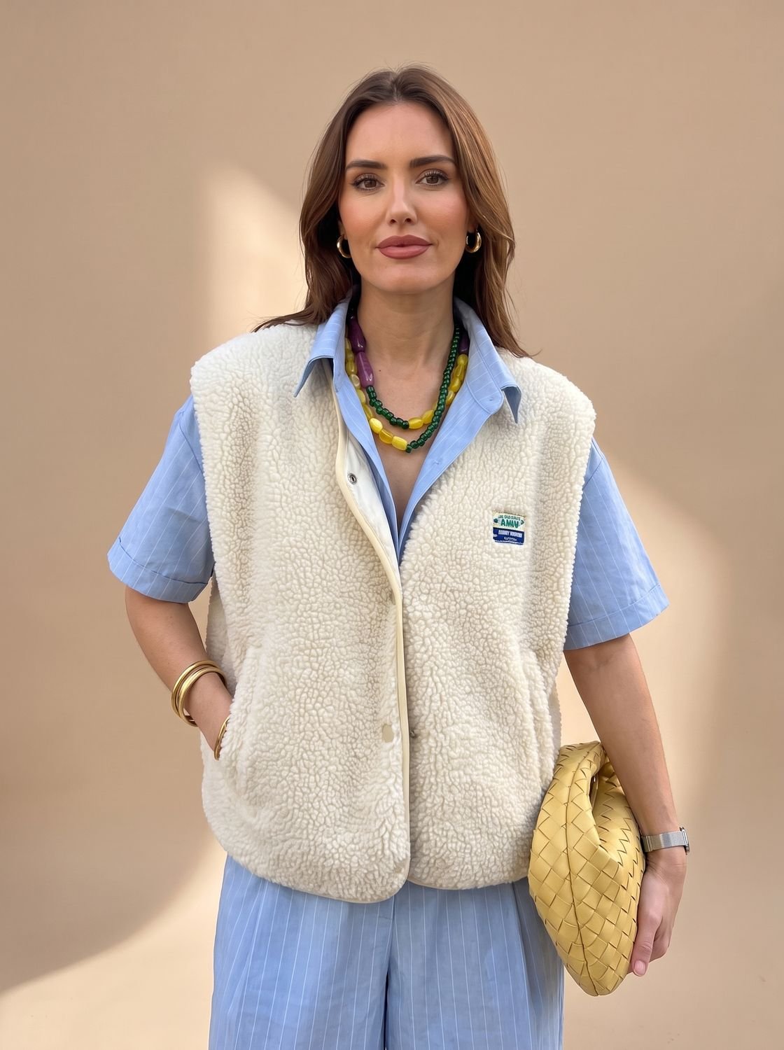 Women's Homixa sleeveless fleece vest with snap-button closure and relaxed fit, showcasing soft fabric and stylish design.