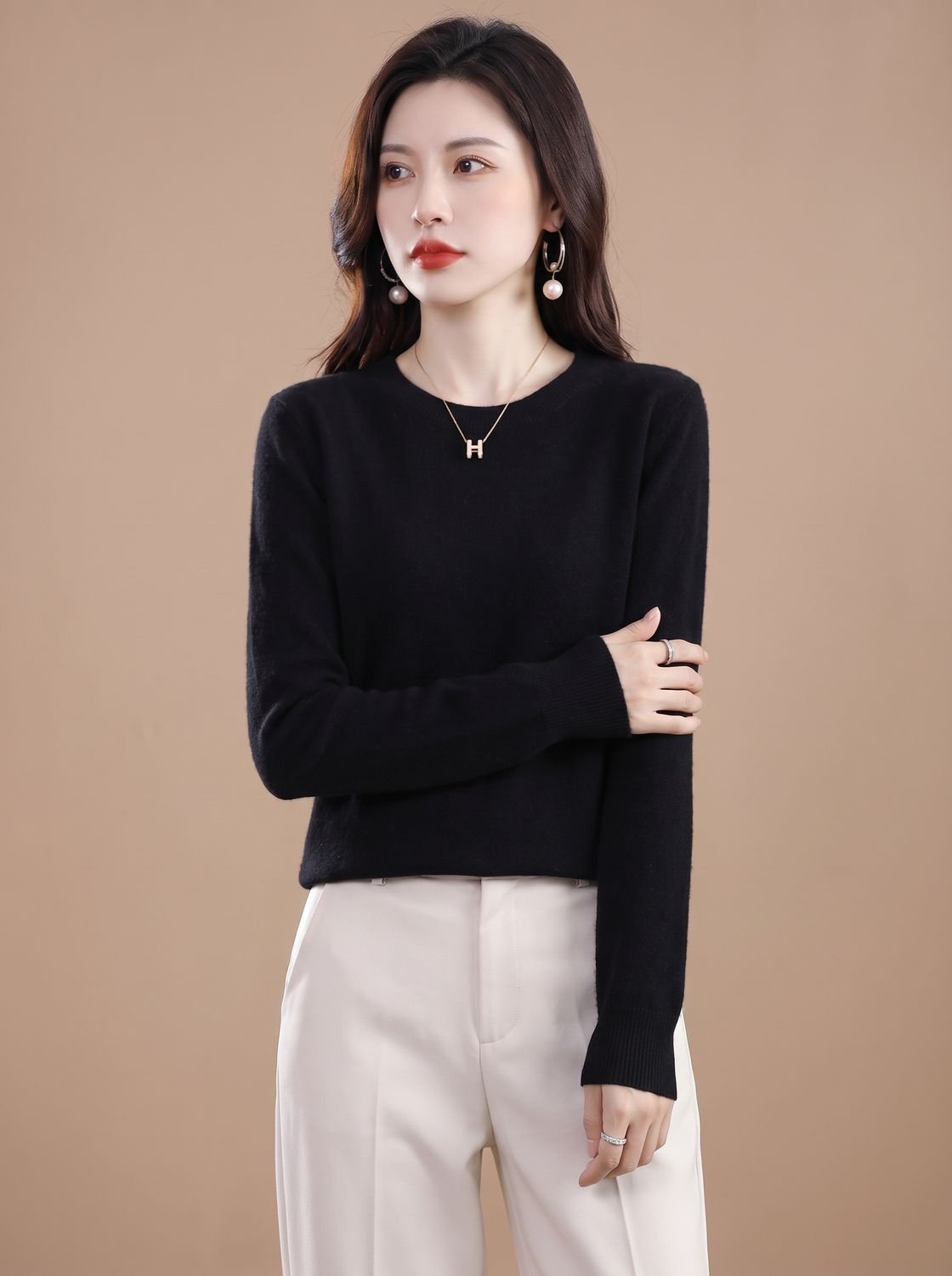 Women’s soft cashmere crew-neck sweater with long sleeves and breathable knit, stylish round neck pullover by Homixa.