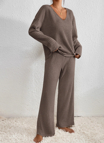 Homixa women's V-neck knit two-piece set with long-sleeve top and elastic waist pants, shown in a casual indoor setting.
